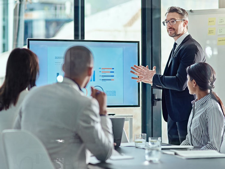 sales manager showing how to close deals faster